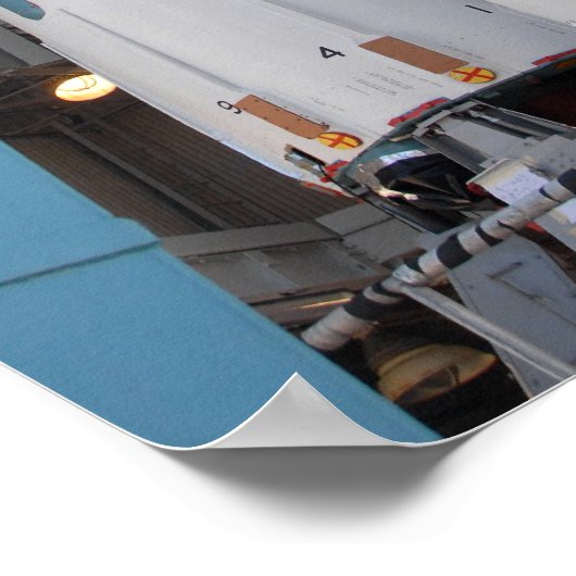 Der zweite Feststoffraketenmotor wird in den Plane Poster (Ecke)