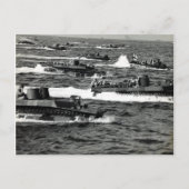 Der Zweite Weltkrieg US-Marines marschieren in Iwo Postkarte (Vorderseite)