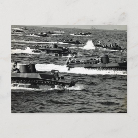 Der Zweite Weltkrieg US-Marines marschieren in Iwo Postkarte (Vorderseite)