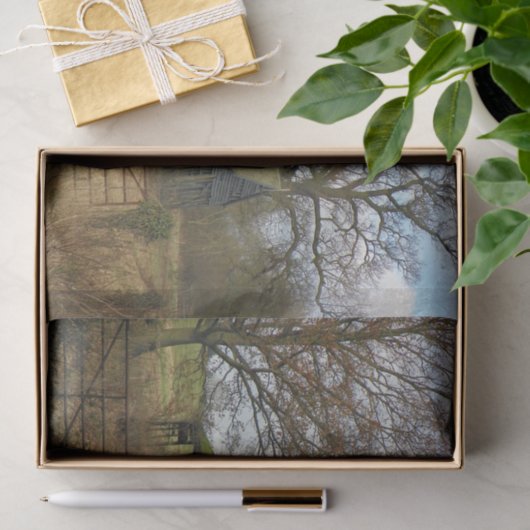 Derelict England Barn mit moosbedecktem Dach Seidenpapier (Geschenk)