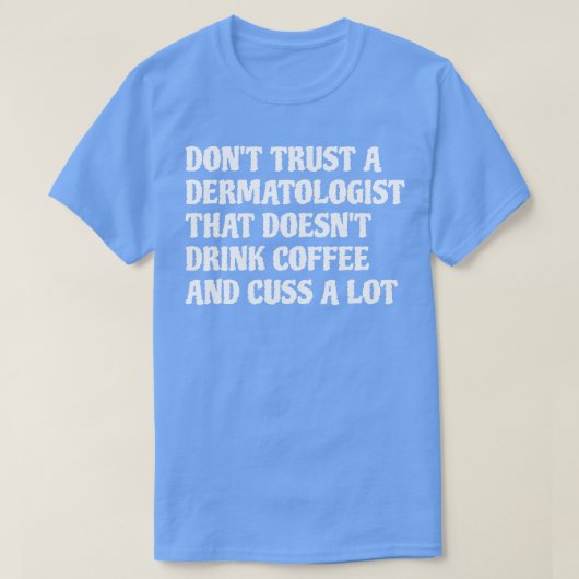 Dermatologe, der Kaffee trinkt, wird viel 1 T-Shirt (Design vorne)