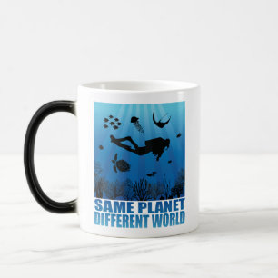 Derselbe Planet Anderer World Scuba Diver Verwandlungstasse