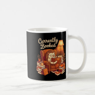 Derzeit gebuchtes gemütliches Igel-Lesedesign Kaffeetasse