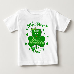 Des ersten St Patrick des Name-Baby-Mädchens Tag Baby T-shirt