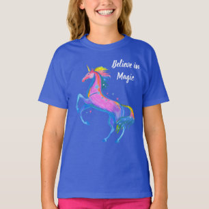 Des Mädchens glauben an magischen Unicorn-T - T-Shirt