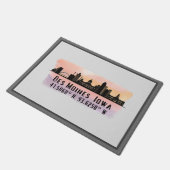 Des Moines IA City Skyline Latitude und Longitude Fußmatte (Schrägansicht)