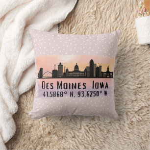 Des Moines IA City Skyline Latitude und Longitude Kissen
