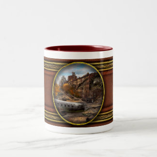 Desaster - New York, NY - Keine links rote Drehung Zweifarbige Tasse