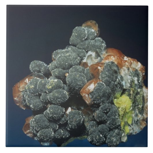 Descloizite auf Kalzit Fliese (Vorderseite)