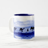 Desert Camel Caravan Sunburst Ceramic Mug Zweifarbige Tasse (Vorderseite Links)