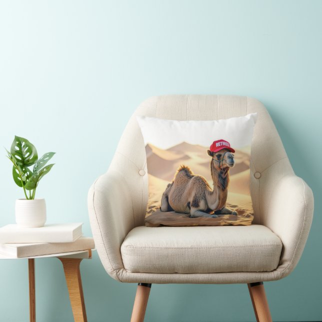 Desert Camel Wearing a Red Retired Cap Kissen (Stuhl )