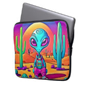 Desert Chillin Alien Art Laptopschutzhülle (Vorderseite Links)