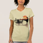 "Desert Echoes – Trumpet Sunset Surrealism" T-Shirt (Vorderseite)