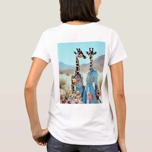 "Desert Elegance: Giraffen in Couture" T-Shirt (Rückseite)
