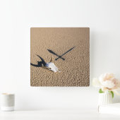 Deserts | Cow Skull on the Desert Ground Quadratische Wanduhr (Zuhause)