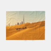 Deserts | Dubai's Skyline View with Camels Fleecedecke (Vorderseite (Horizontal))