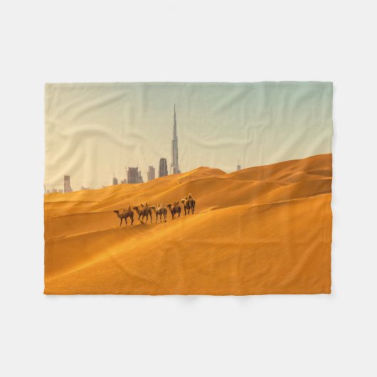 Deserts | Dubai's Skyline View with Camels Fleecedecke (Vorderseite (Horizontal))
