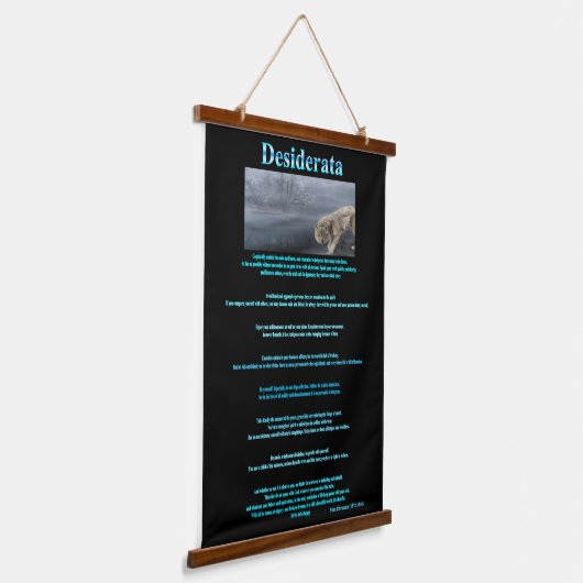 Desiderata Gray Wolves stehend von der Uferstraße Wandteppich Mit Holzrahmen (Gewinkelt)