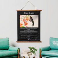 Desiderata Hummingbird belebt eine Blume
