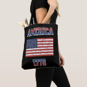 Design 4. Juli Tasche (Von Nahem)