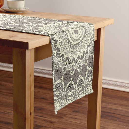 Design Beige und Taupe Mandala Großer Tischläufer (Beispiel)