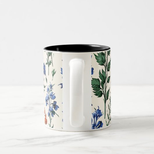 Design der Delphinium-Blume, botanische Eleganz Zweifarbige Tasse (Henkel)