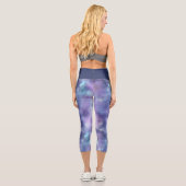 Design der glänzenden Galaxy-Serie 2 Capri Leggings (Rückseite)