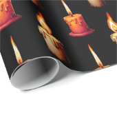 Design der Kerzen im schwarzen Hintergrund Geschenkpapier (Rolleneckpunkt)