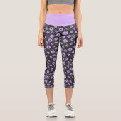 Design der lila Schädel- und Sonnenblumen-Serie 11 Capri Leggings (Vorderseite)