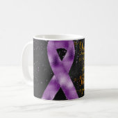 Design der lila Sensibilisierungskampagne für die  Kaffeetasse (Vorderseite Links)