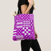 Design der lila, weiß gemischten Muster Tasche (Von Nahem)