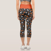 Design der Orangenschalen und Sonnenblumen-Serie 1 Capri Leggings (Rückseite)