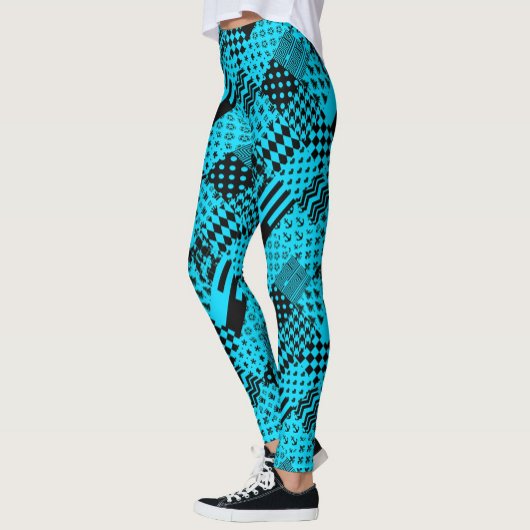 Design der Patchwork-Muster in Blau-Schwarz Leggings