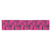 Design der Patchwork-Muster in rosa Schwarz Kurzer Tischläufer (Horizontal)
