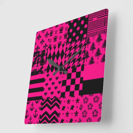 Design der Patchwork-Muster in rosa Schwarz Quadratische Wanduhr (Winkel)