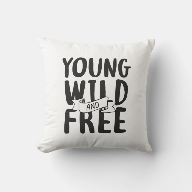 Design der Redewendungen "Young Wild and Free Pop  Kissen (Vorderseite)