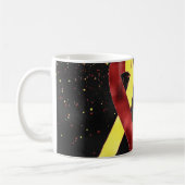 Design der roten gelben Tasse (Links)