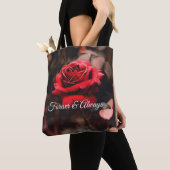 Design der schicken Rote Rose - Stilvolle Blütenan Tasche (Von Nahem)