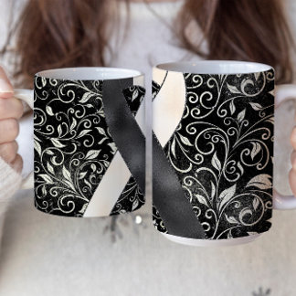 Design der Schwarz-weißen Sensibilisierungskampagn Kaffeetasse