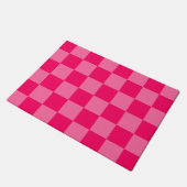 Design des hellen und Hot-Pink-Schachbretts Fußmatte (Schrägansicht)
