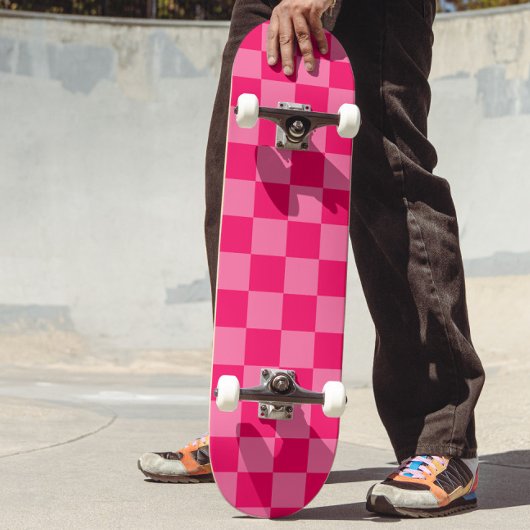 Design des hellen und Hot-Pink-Schachbretts Skateboard