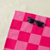 Design des hellen und Hot-Pink-Schachbretts Strandtuch (Beispiel)