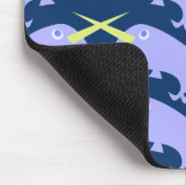 Design des lila Cartoon Narwhal Pair Mousepad (Ecke)