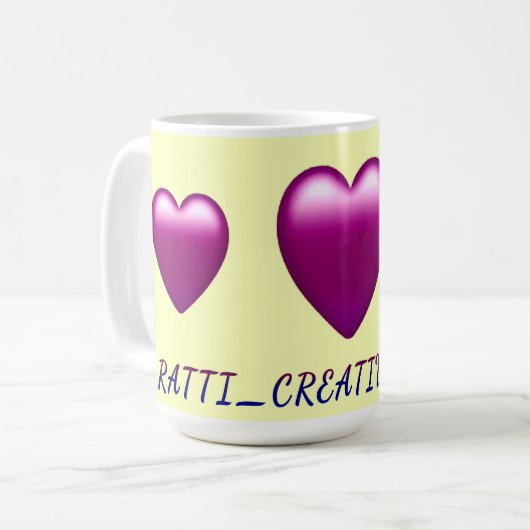 Design des Maroon-Herzens "Ratti_Creative_Arts" Kaffeetasse (Vorderseite Links)