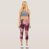 Design des Musters "Wasserfarbe Rosa Dahlia" Capri Leggings (Vorderseite)