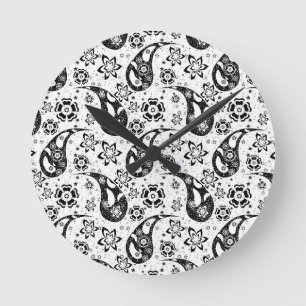 Design des weißen Blumenmusters Runde Wanduhr