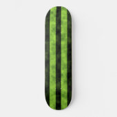 Design für grüne und schwarze Streifen Skateboard (Vorderseite)