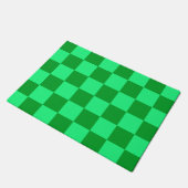 Design für helles und dunkelgrünes Schachbrett Fußmatte (Schrägansicht)