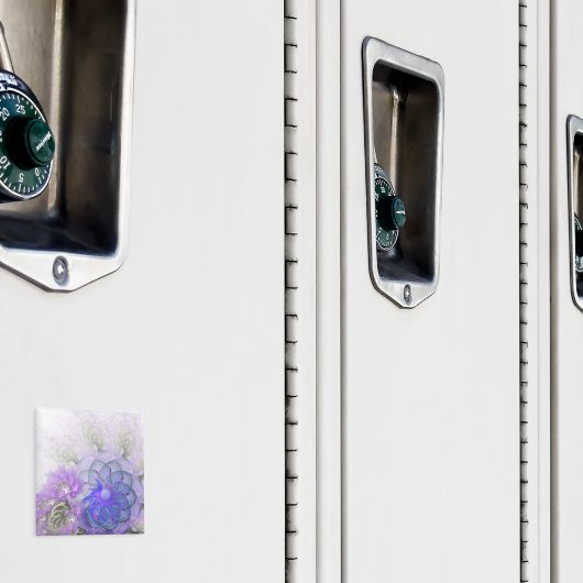 Design für lila und blaue Lacy-Abstrakte Blume Magnet (In Situ (Schrank))