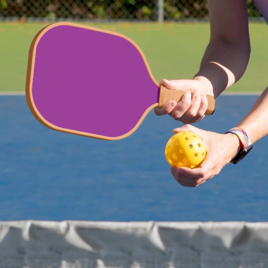 Design mit Atemberaubendem Lila Hintergrund und We Pickleball Schläger (InSitu)